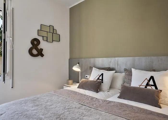 Charming & Quiet Park Guell Apartment
